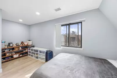 63 Acorn Ponds Drive, Roslyn, NY 11576 - Photo 17