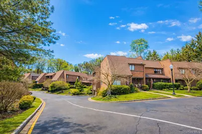 63 Acorn Ponds Drive, Roslyn, NY 11576 - Photo 19