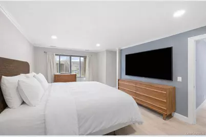 63 Acorn Ponds Drive, Roslyn, NY 11576 - Photo 11