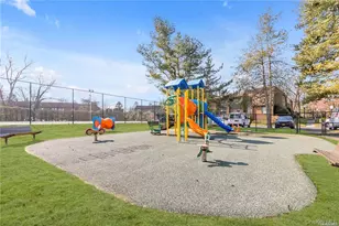 63 Acorn Ponds Dr, Roslyn, NY 11576 - Photo 21