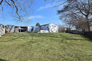 32 Dennis Dr, Ronkonkoma, NY 11779 - Photo 15