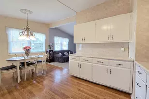 32 Dennis Dr, Ronkonkoma, NY 11779 - Photo 3