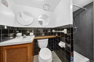 69-20 199th St, Fresh Meadows, NY 11365 - Photo 15