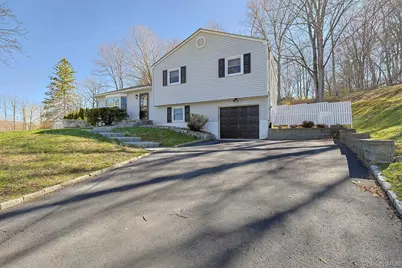 210 Varian Road, Cortlandt Manor, NY 10567 - Photo 3