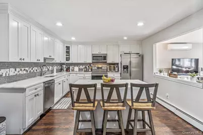 214 Woodycrest Drive, Holtsville, NY 11742 - Photo 7