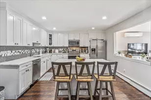 214 Woodycrest Dr, Holtsville, NY 11742 - Photo 7