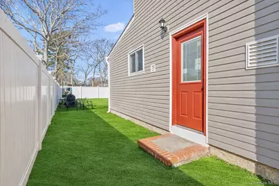 214 Woodycrest Drive, Holtsville, NY 11742 - Photo 23