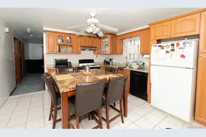 305 S 10th Street, New Hyde Park, NY 11040 - Photo 23