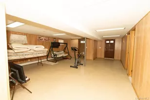 305 S 10th St, New Hyde Park, NY 11040 - Photo 25