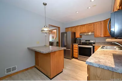 120 Arlington Road, Ronkonkoma, NY 11779 - Photo 3