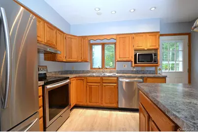 120 Arlington Road, Ronkonkoma, NY 11779 - Photo 7