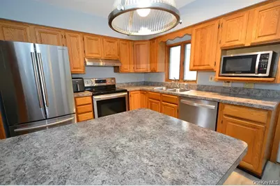 120 Arlington Road, Ronkonkoma, NY 11779 - Photo 5