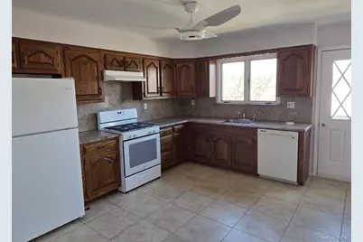 68 Kirkwood Road, Port Washington, NY 11050 - Photo 3