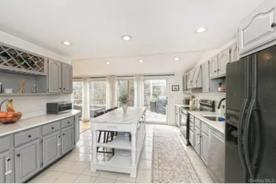 8 Sherwood Drive, Huntington, NY 11743 - Photo 7