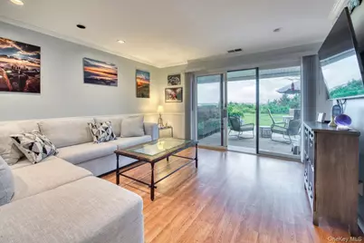 61 W Tiana Road #6, Hampton Bays, NY 11946 - Photo 5