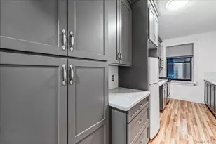 61-40 Saunders, Rego Park, NY 11374 - Photo 7