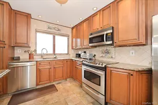 265 N Syracuse Ave, Massapequa, NY 11758 - Photo 9