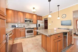 265 N Syracuse Ave, Massapequa, NY 11758 - Photo 11