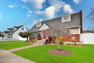 265 N Syracuse Ave, Massapequa, NY 11758 - Photo 3