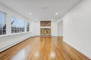 7 Spruce Ct, Huntington, NY 11743 - Photo 3