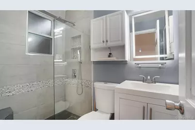 2524 Radcliff Avenue, Bronx, NY 10469 - Photo 15