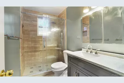 2524 Radcliff Avenue, Bronx, NY 10469 - Photo 11