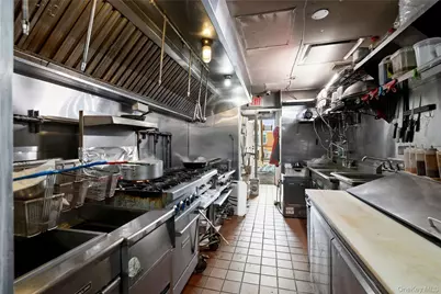 379 Sunrise Highway, Lynbrook, NY 11563 - Photo 11