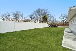 2 Mohegan Dr, Massapequa, NY 11758 - Photo 29