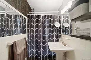 620 W 239th St, Bronx, NY 10463 - Photo 9