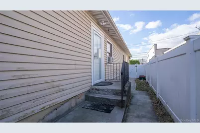 4001 Broadway, Island Park, NY 11558 - Photo 23