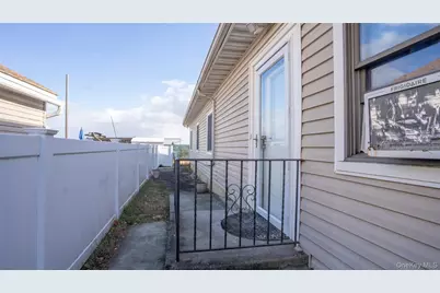 4001 Broadway, Island Park, NY 11558 - Photo 3
