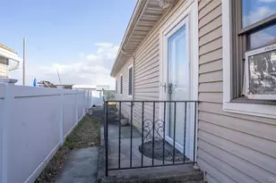 4001 Broadway, Island Park, NY 11558 - Photo 3