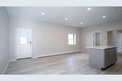 4001 Broadway, Island Park, NY 11558 - Photo 9