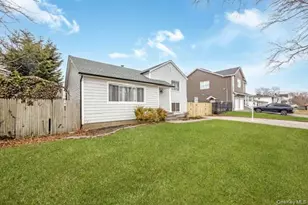 70 E Minerva Rd, Lindenhurst, NY 11757 - Photo 3