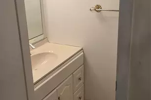 650 Newbridge Rd, East Meadow, NY 11554 - Photo 7