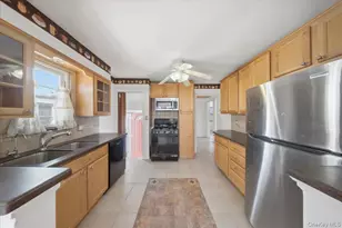 11511 Parkway Dr, Elmont, NY 11003 - Photo 11