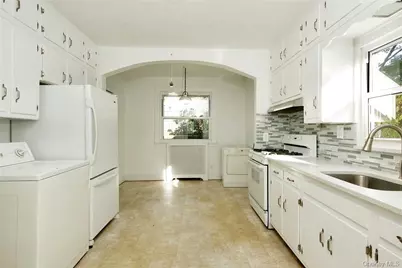 14 Oakridge Place #1, Eastchester, NY 10709 - Photo 3