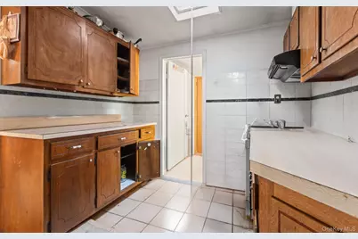 902 Old Medford Avenue, Medford, NY 11763 - Photo 9