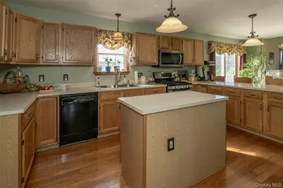 24 Sesame Street, Rock Tavern, NY 12575 - Photo 7