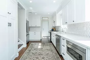 2 Plymouth Rd, Port Washington, NY 11050 - Photo 11