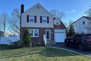 48 Jefferson Rd, Farmingdale, NY 11735 - Photo 11