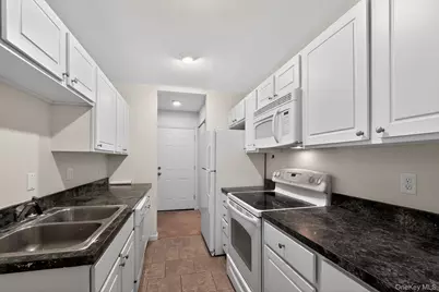 25 Village Park Drive #3A, Fishkill, NY 12524 - Photo 5