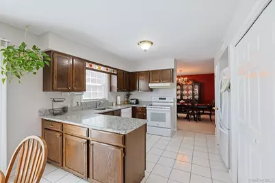 2 Eisenhower Court, Hopewell Junction, NY 12533 - Photo 5