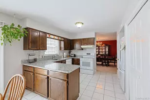 2 Eisenhower Ct, Hopewell Junction, NY 12533 - Photo 5