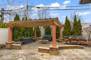 2 Burnett Ave, Bay Shore, NY 11706 - Photo 29