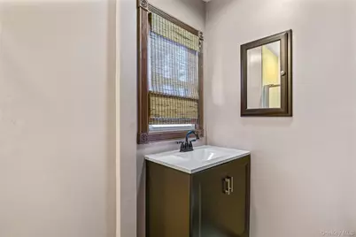 2 Burnett Avenue, Bay Shore, NY 11706 - Photo 23