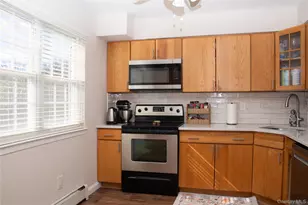 18 Springwood Dr, North Babylon, NY 11703 - Photo 7