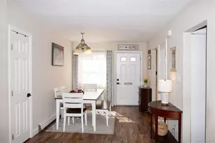 18 Springwood Dr, North Babylon, NY 11703 - Photo 5