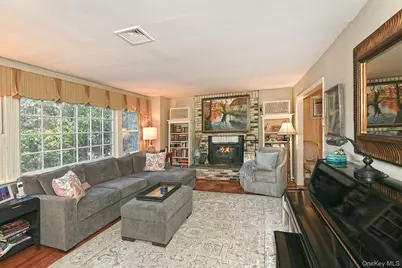 90 E 25th Street, Huntington Station, NY 11746 - Photo 11