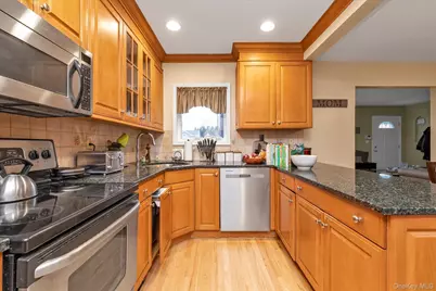 87 Powell Avenue, Merrick, NY 11566 - Photo 9